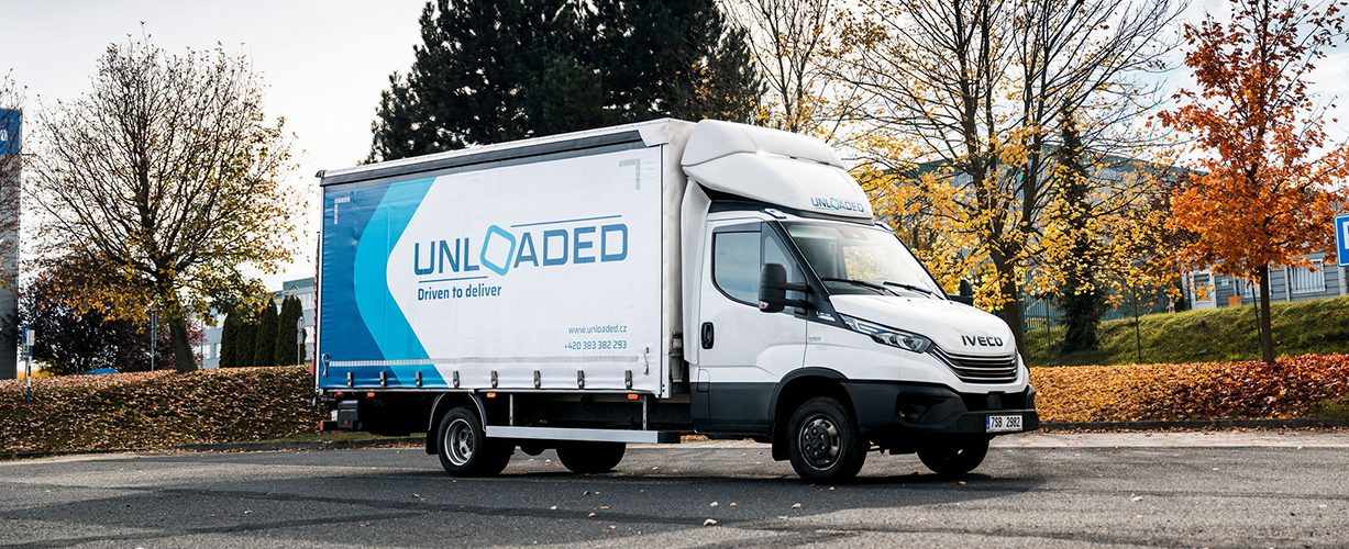 Dodávka Iveco s potiskem UNLOADED